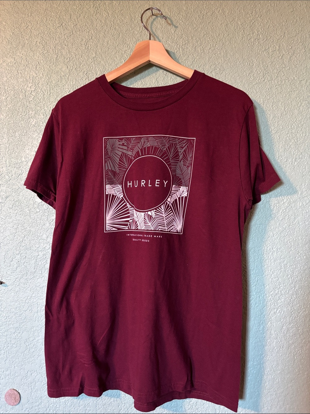 Hurley Men’s Burgundy Short-Sleeve Graphic Tee Size Medium Good